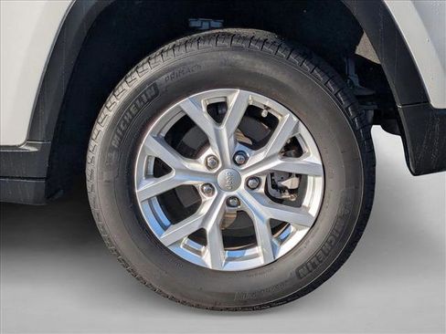 Used 2023 Jeep Grand Cherokee Limited image 25