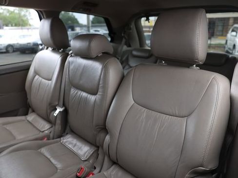 Used 2009 Toyota Sienna LE image 11
