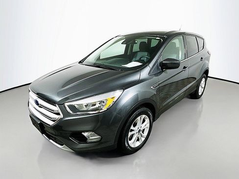 Used 2019 Ford Escape SE image 3