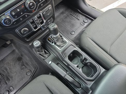 Used 2020 Jeep Wrangler Unlimited Sahara AWD/4WD image 25