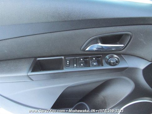 Used 2016 Chevrolet Cruze LT w/ Sun And Sound Package FWD image 8