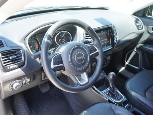Used 2019 Jeep Compass Latitude FWD image 12