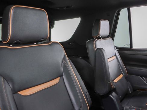 Used 2023 GMC Yukon AT4 w/ AT4 Premium Package AWD/4WD image 32