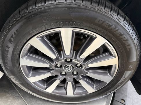 Used 2019 Toyota Sienna XLE w/ XLE Navigation Package AWD/4WD image 28