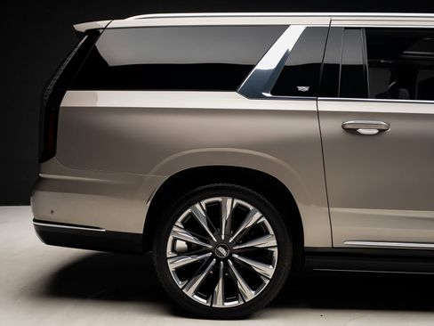 Used 2025 Cadillac Escalade ESV Premium Luxury Platinum AWD/4WD image 37