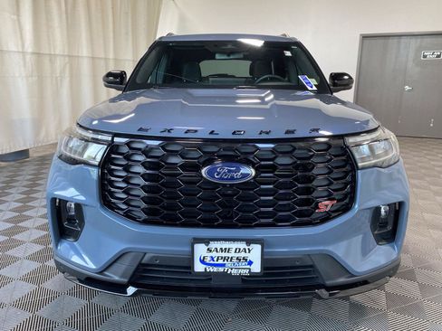 Used 2025 Ford Explorer ST AWD/4WD image 3