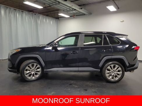 Used 2019 Toyota RAV4 XLE Premium image 5