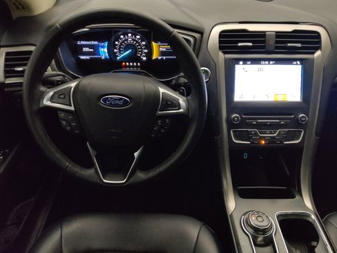 Used 2017 Ford Fusion SE w/ Equipment Group 201A FWD image 22
