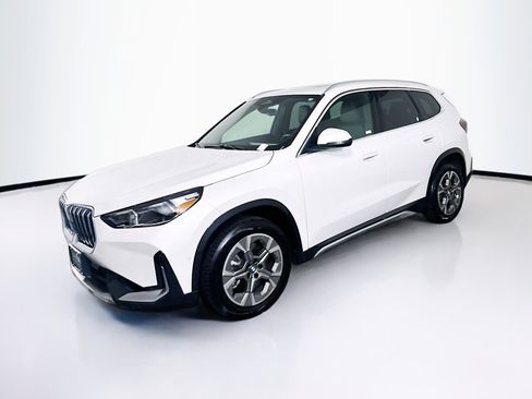 Used 2025 BMW X1 xDrive28i image 3