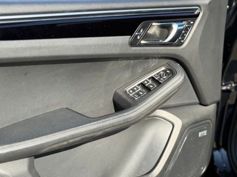 Used 2022 Porsche Macan image 19