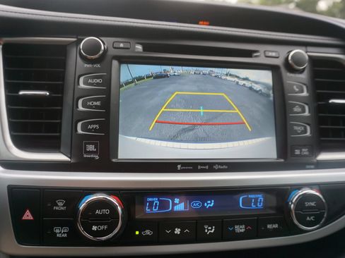 Used 2017 Toyota Highlander Limited AWD/4WD image 12