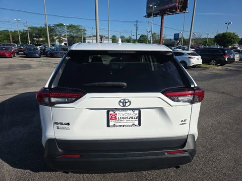Used 2024 Toyota RAV4 LE AWD/4WD image 4