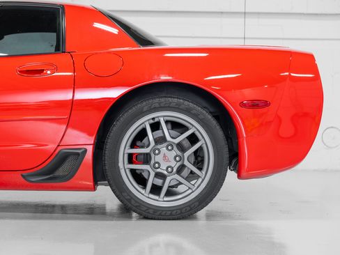 Used 2002 Chevrolet Corvette Z06 w/ Memory Pkg image 11