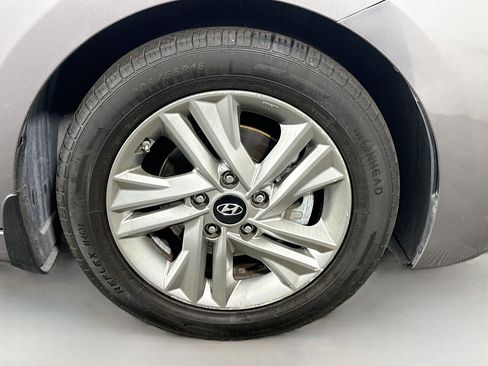 Used 2020 Hyundai Elantra SEL FWD image 31