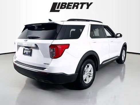 Certified 2021 Ford Explorer XLT image 7
