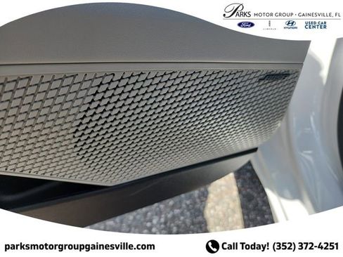 New 2025 Hyundai Elantra Limited FWD image 16