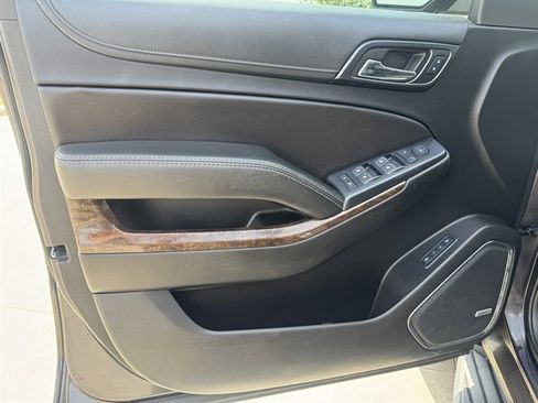 Used 2018 Chevrolet Suburban LT AWD/4WD image 10