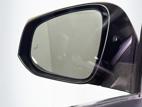 Used 2017 Toyota Tacoma TRD Off-Road image 16