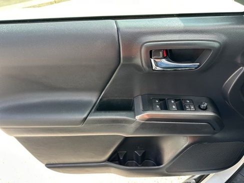 Used 2022 Toyota Tacoma TRD Off-Road w/ Technology Package image 28