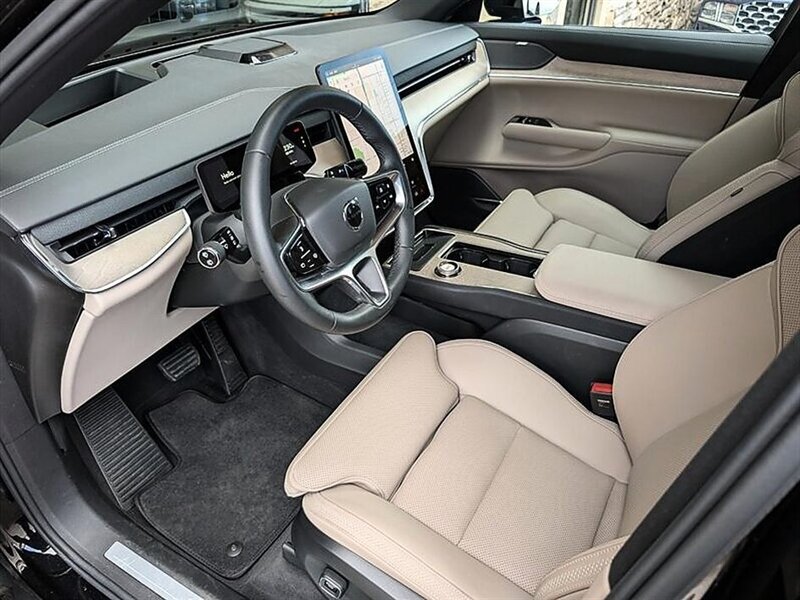 Used 2025 Volvo EX90 Plus AWD/4WD image 2