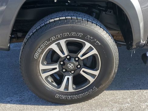 Used 2016 Toyota Tacoma TRD Sport image 6