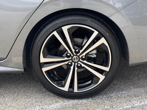 Certified 2022 Nissan Sentra SR w/ SR Premium Package image 10