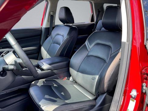 Certified 2024 Nissan Pathfinder SL w/ SL Premium Package FWD image 27