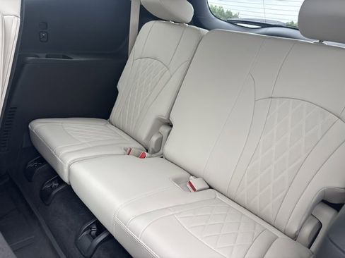 Used 2023 Buick Enclave Avenir w/ Avenir Technology Package image 23