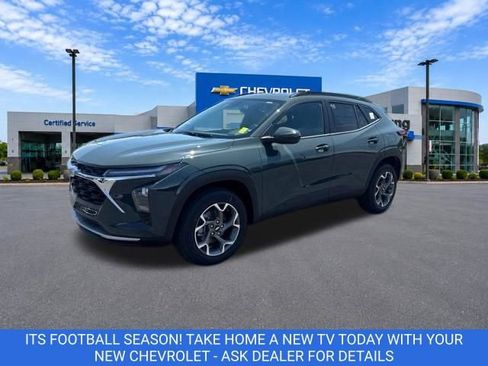 New 2026 Chevrolet Trax LT w/ LT Convenience Package FWD image 3