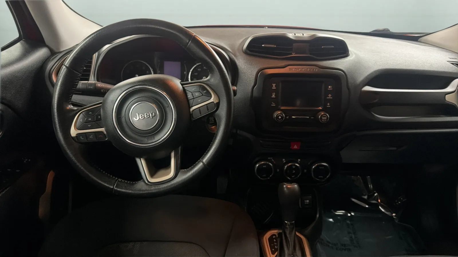 Used 2015 Jeep Renegade Latitude w/ Popular Equipment Group FWD image 10