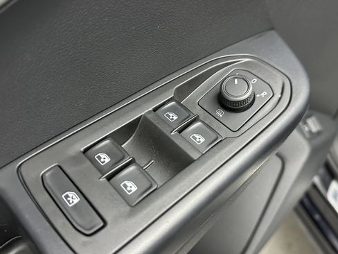 Used 2024 Volkswagen Taos SE image 22