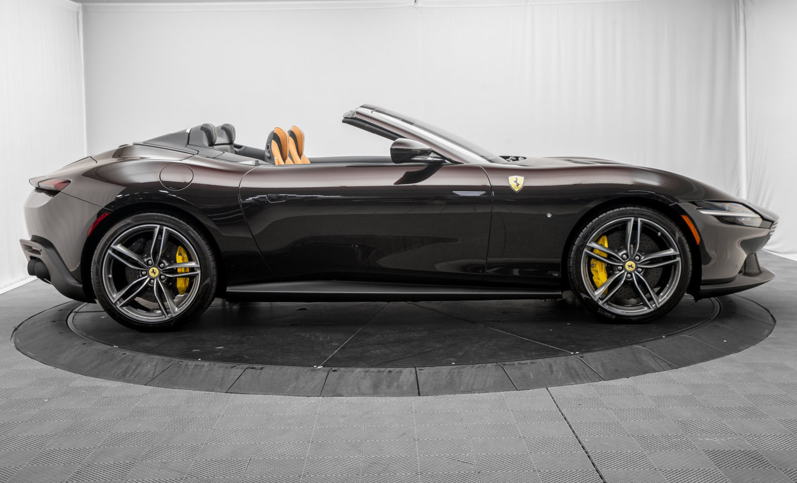 Used 2026 Ferrari Roma Spider RWD image 8
