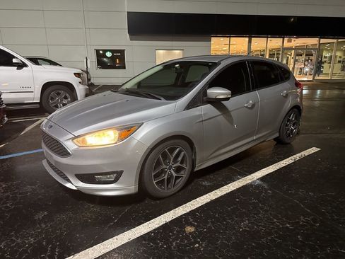 Used 2015 Ford Focus SE w/ SE Sport Package image 1