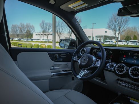 New 2026 Mercedes-Benz GLB 250 4MATIC image 14