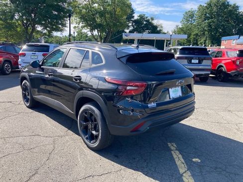 New 2026 Chevrolet Trax LT w/ Sunroof Package FWD image 5