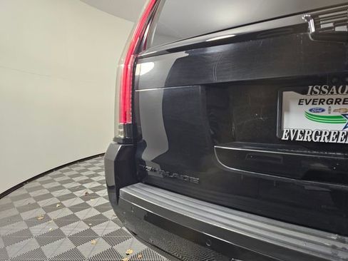 Used 2019 Cadillac Escalade ESV Luxury image 16