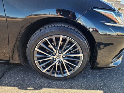 Used 2022 Lexus ES 300h w/ Premium Package image 10