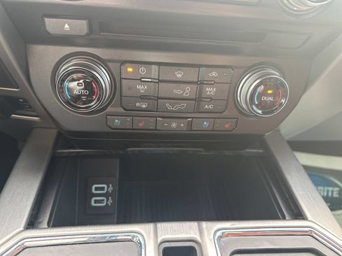 Used 2018 Ford F150 Platinum w/ Equipment Group 701A Luxury AWD/4WD image 14
