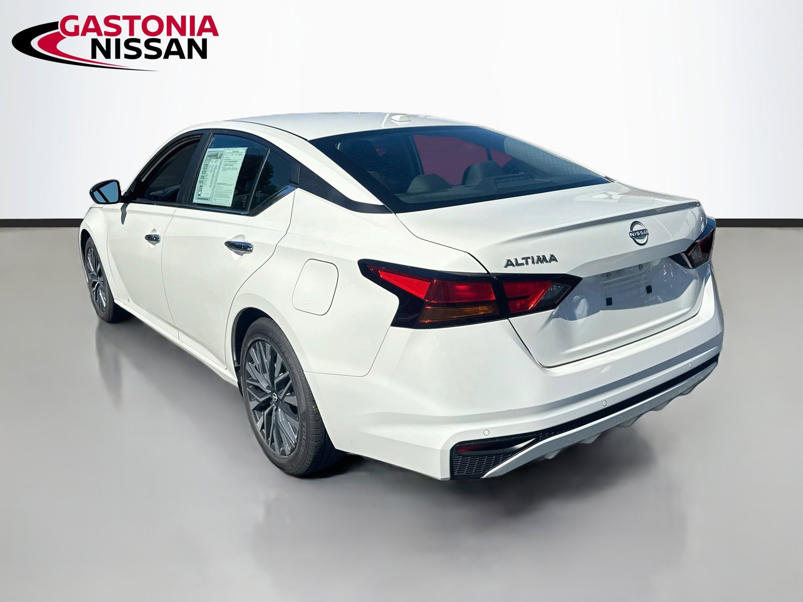 Used 2025 Nissan Altima 2.5 SV FWD image 6