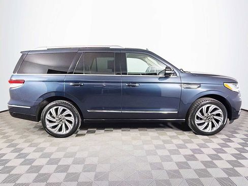 Used 2022 Lincoln Navigator Reserve AWD/4WD image 4