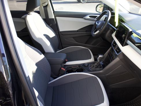 New 2025 Volkswagen Taos SE image 34