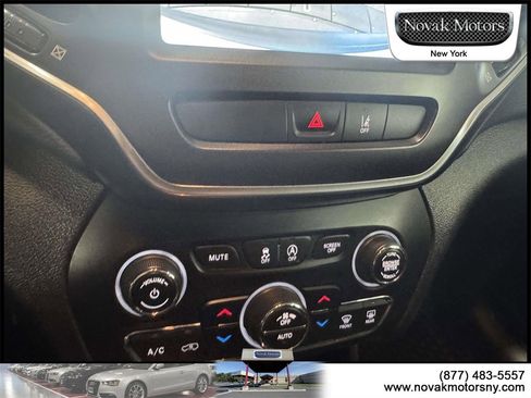 Used 2022 Jeep Cherokee Trailhawk image 22