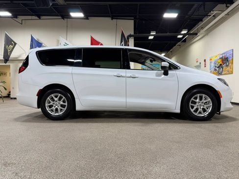 Used 2022 Chrysler Voyager LX w/ Fleet Security Group FWD image 4