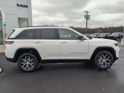 New 2025 Jeep Grand Cherokee Limited image 8