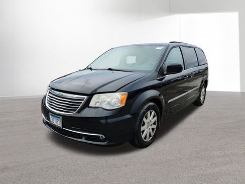 Used 2013 Chrysler Town & Country Touring image 25