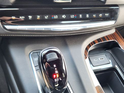 Certified 2023 Cadillac Escalade Premium Luxury w/ Performance Package AWD/4WD image 17