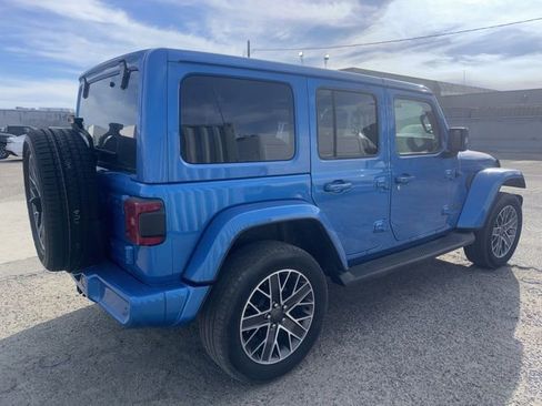 Used 2023 Jeep Wrangler Unlimited Sahara AWD/4WD image 5