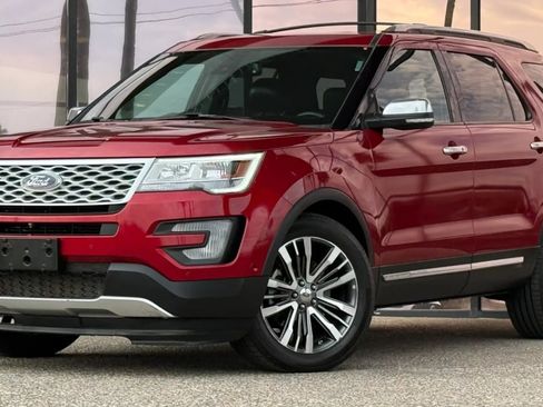 Used 2017 Ford Explorer Platinum AWD/4WD image 2