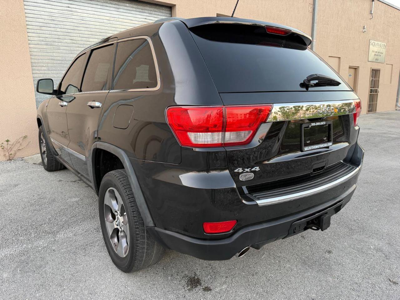 Used 2011 Jeep Grand Cherokee Overland AWD/4WD image 13