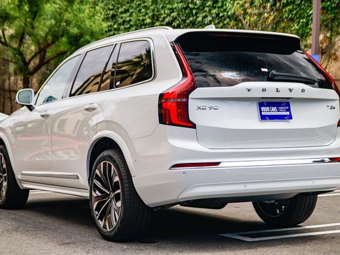 New 2026 Volvo XC90 T8 Plus AWD/4WD image 4